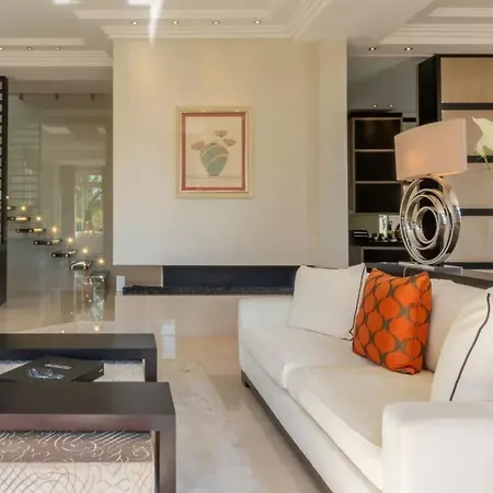 Charming Bleu Paradis, Pool بيت للعطل *